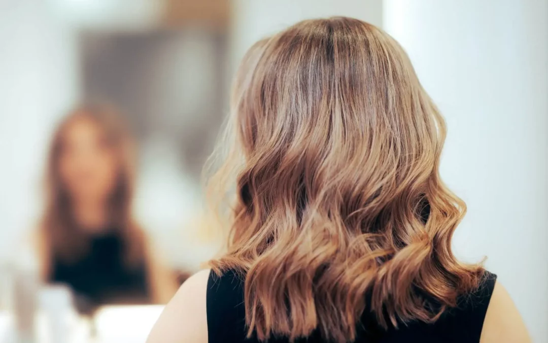 Le balayage : la tendance qui illumine vos cheveux